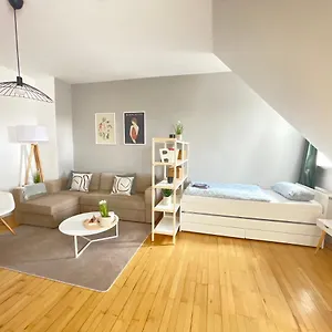 65qm - - Popular Street - Limmerstrasse - Mallibase Apartment Hannover